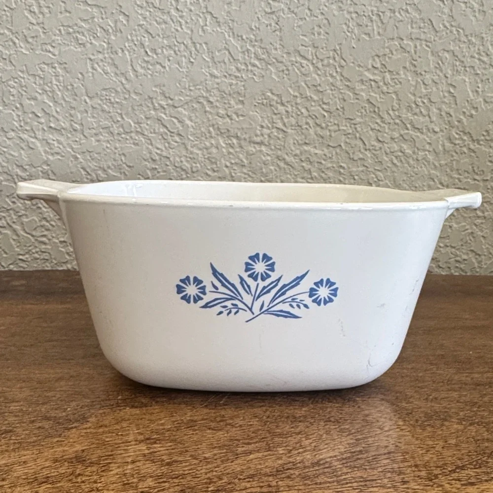 Vintage Corning Ware Lot Of 2 Square Dishes Blue Cornflower P-1 3/4B, P-43B Lid